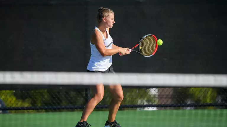Women's Tennis Edged by Fairfield, 4-3