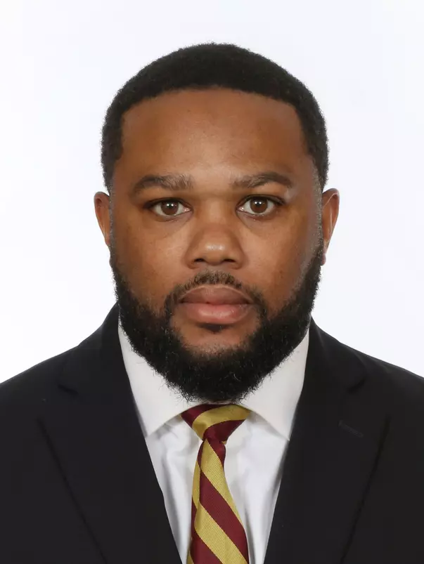 Headshots: Tony Davis - Assistant Track & Field Coach - Women's Sprints / Hurdles
Use Image #24-179RL (008)