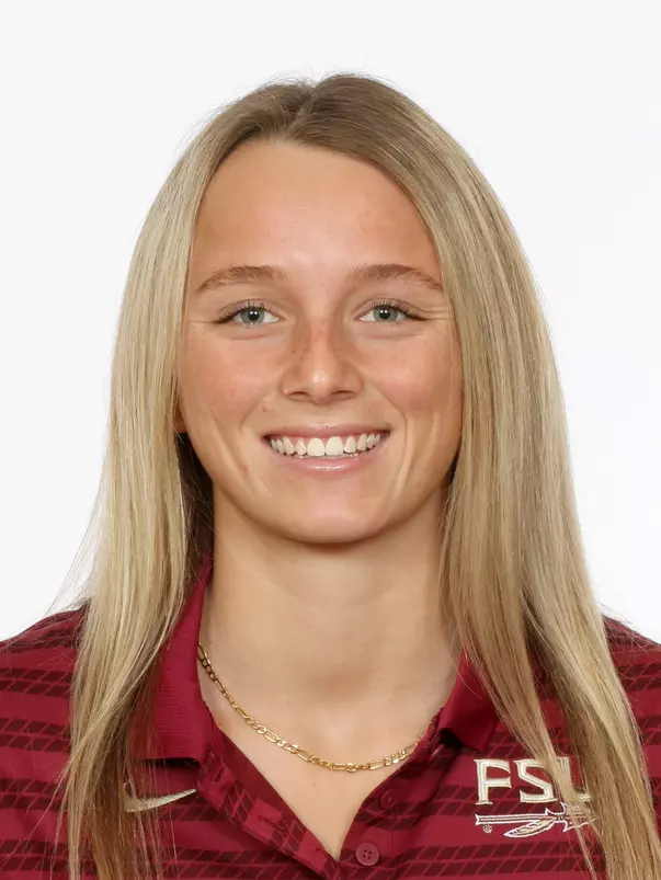 Headshots: Swimming & Diving Day 1 -
Julia Brzozowski
Use Image #24-220RL (111)