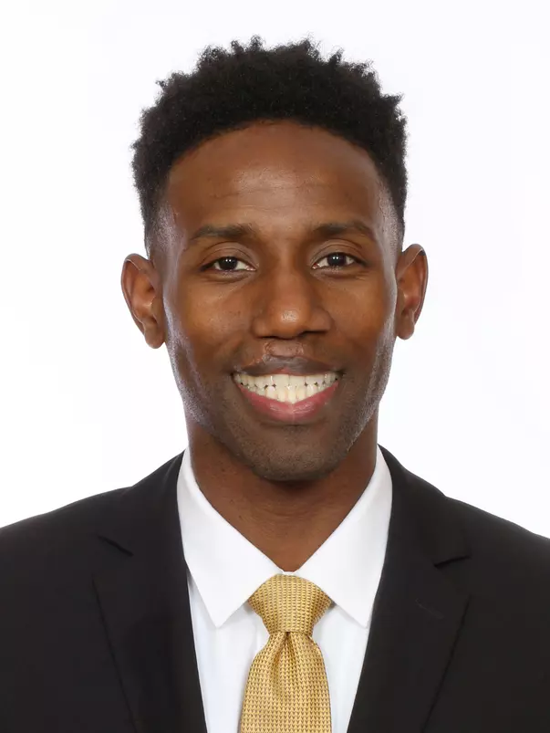 MBB Staff Headshots: Chris Kent - Asst. Coach / Dir. of Player Development
Use Image #25-130RL (014)