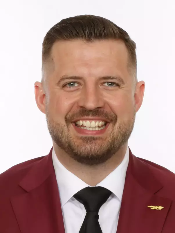 MBB Staff Headshots: Luke Loucks - Head Coach
Use Image #25-130RL (024)