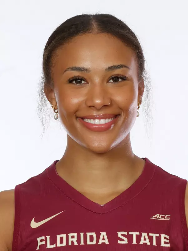 Headshots: Lexie Mason - Volleyball
Use Image #25-214RL (002)