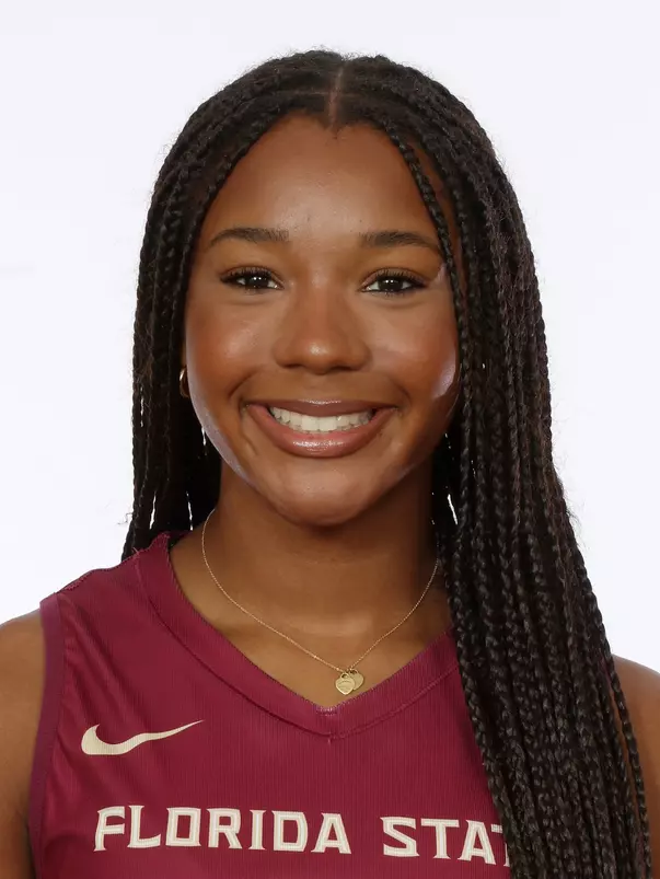 Headshots: Ariel Ross - Volleyball
Use Image #25-214RL (009)