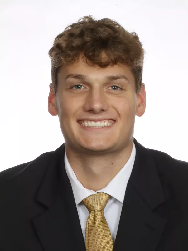 Headshots: Alex Steen - Men's Basketball
Use Image #25-204RL (010)