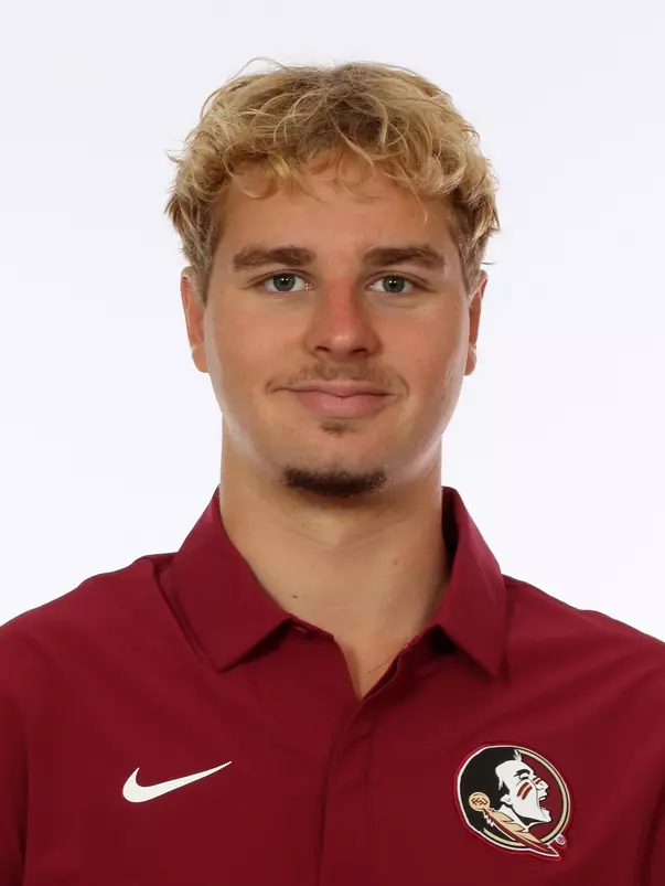 Headshots: Michel Arkhangelskiy - Men's Swimming & Diving
Use Image #25-289RL (002)