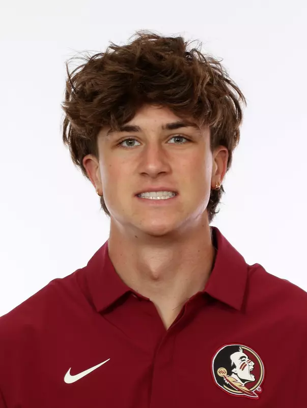 Headshots: Lleyton Arnold - Men's Swimming & Diving
Use Image #25-289RL (010)