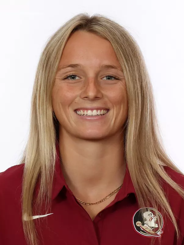 Headshots: Julia Brzozowski - Women's Swimming & Diving
Use Image #25-289RL (082)