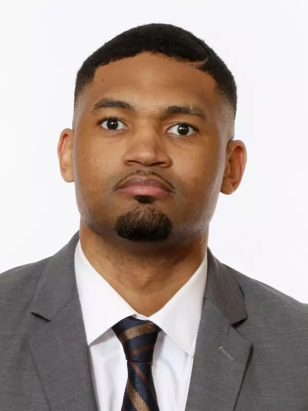 Headshots: Kyle Washington - MBB Video Coordinator
Use Image #26-048RL (014)