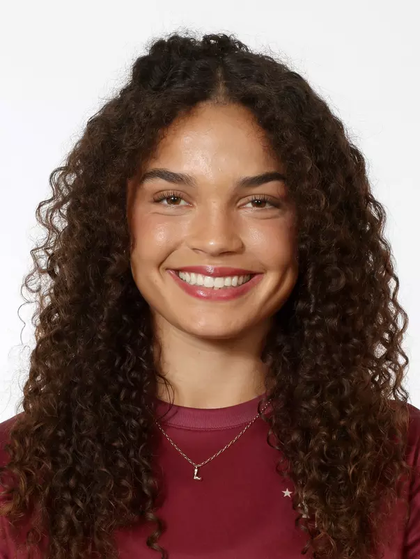 Headshots: Olivia Page - Soccer
Use Image #26-186RL (068)
