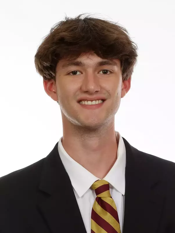 Headshots: Ryan Phinney - Men's Basketball Manager
Use Image #26-245RL (001)