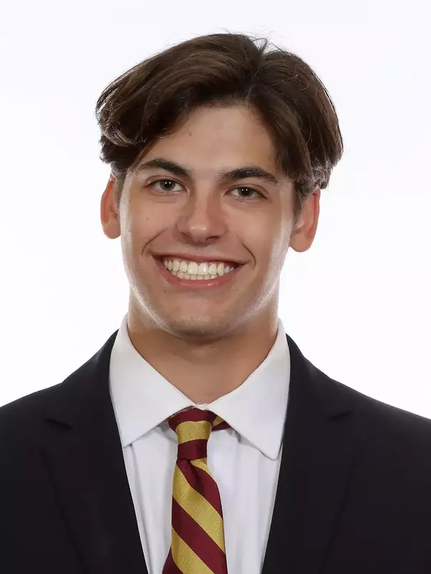 Headshots: Sloan Reiss - Men's Basketball Manager
Use Image #26-245RL (007)