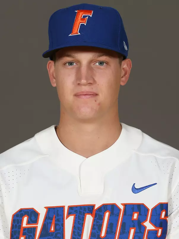 Hunter Ruth 2018 headshot