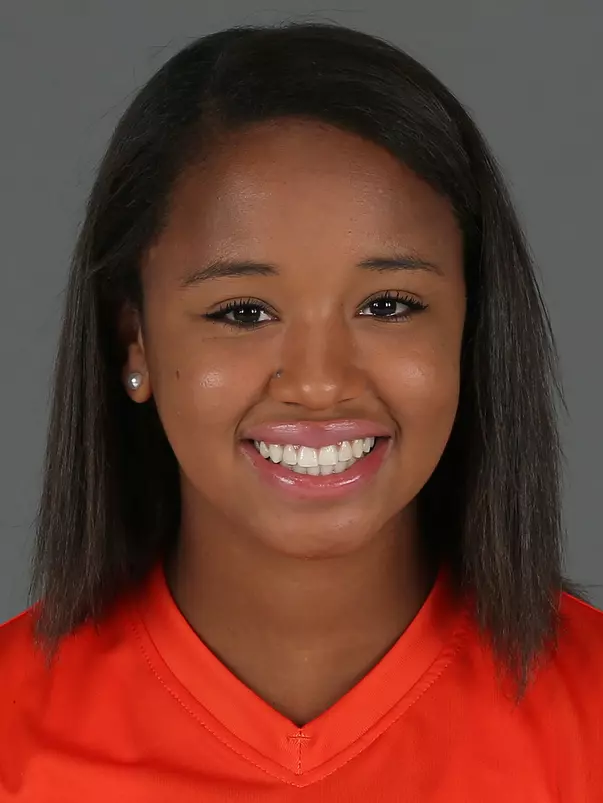 Lauren Evans headshot