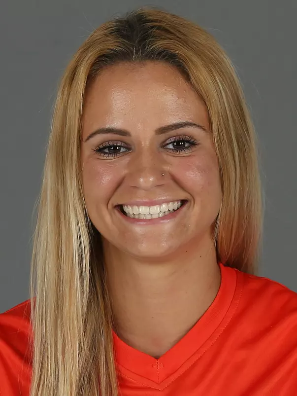 Melanie Monteagudo headshot