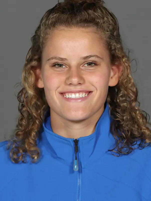 Mabel Zavaros Headshot