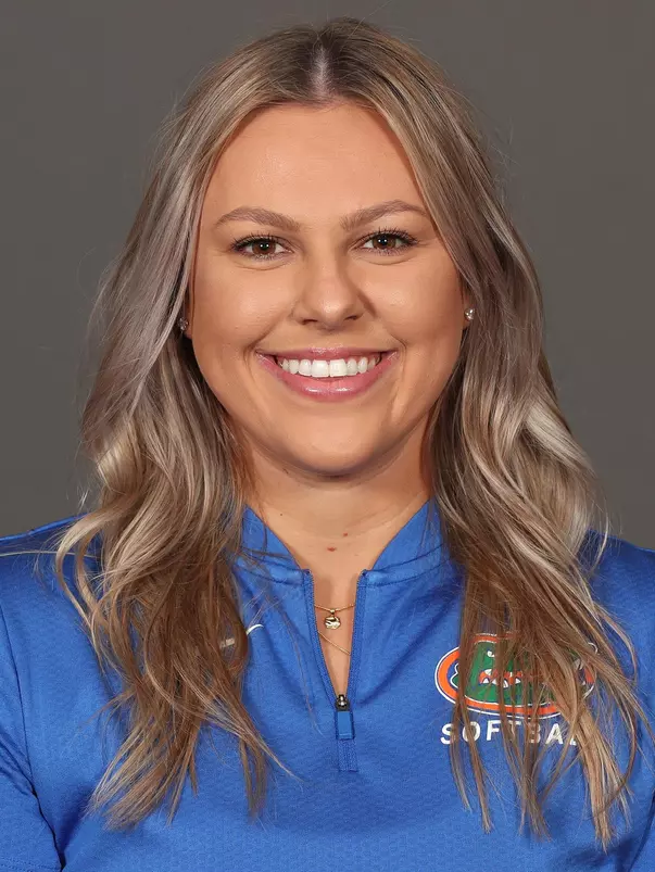 LorenzAmanda_Softball_Headshot_200826_6455.jpg