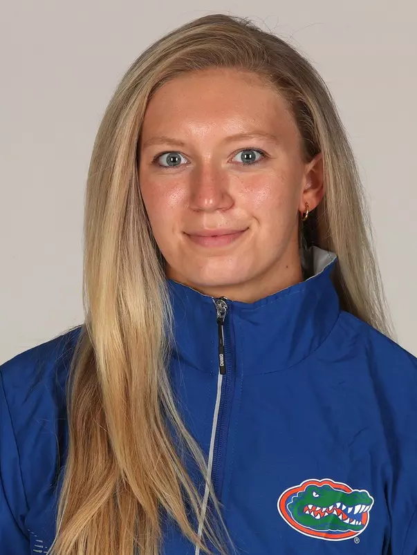 PeoplesOliva_Headshot