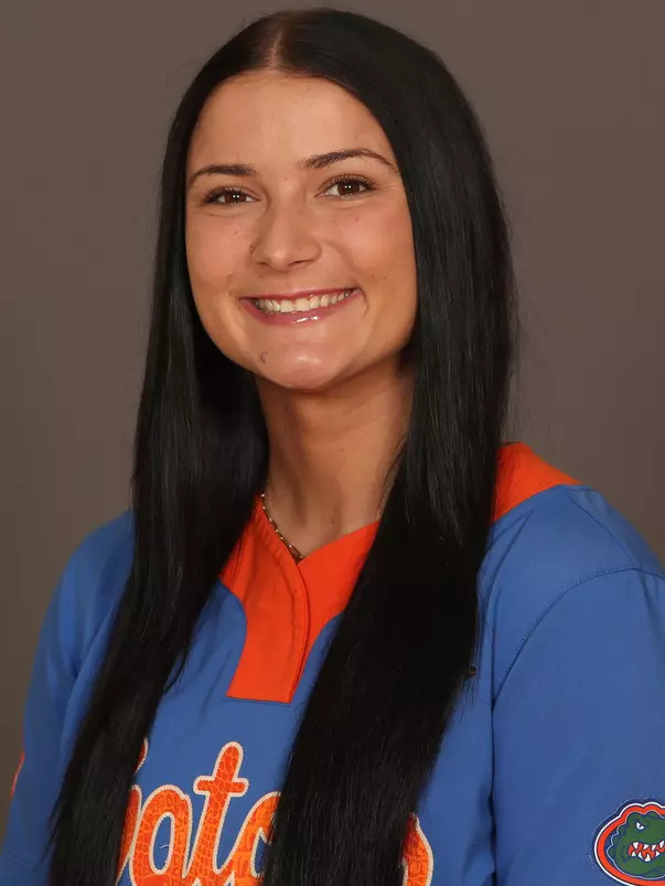 AdamsHannah_Softball_Headshot_210827_7661