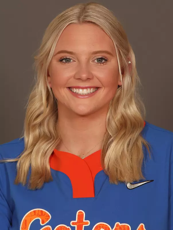 DeckerCali_Softball_Headshot_210827_7695