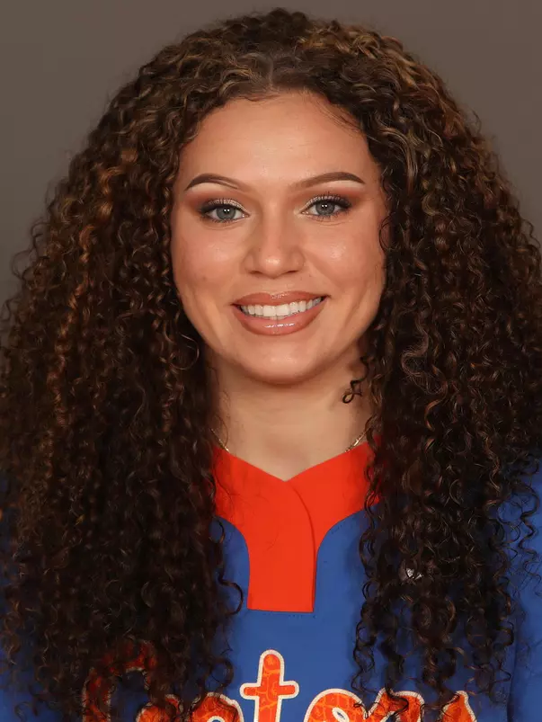 GoddardBaylee_Softball_Headshot_210827_7579