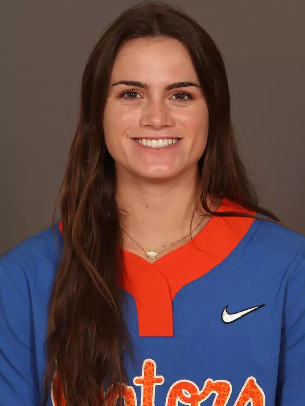 GoelzAvery_Softball_Headshot_210827_7604