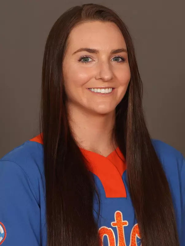 HightowerElizabeth_Softball_Headshot_210827_7635