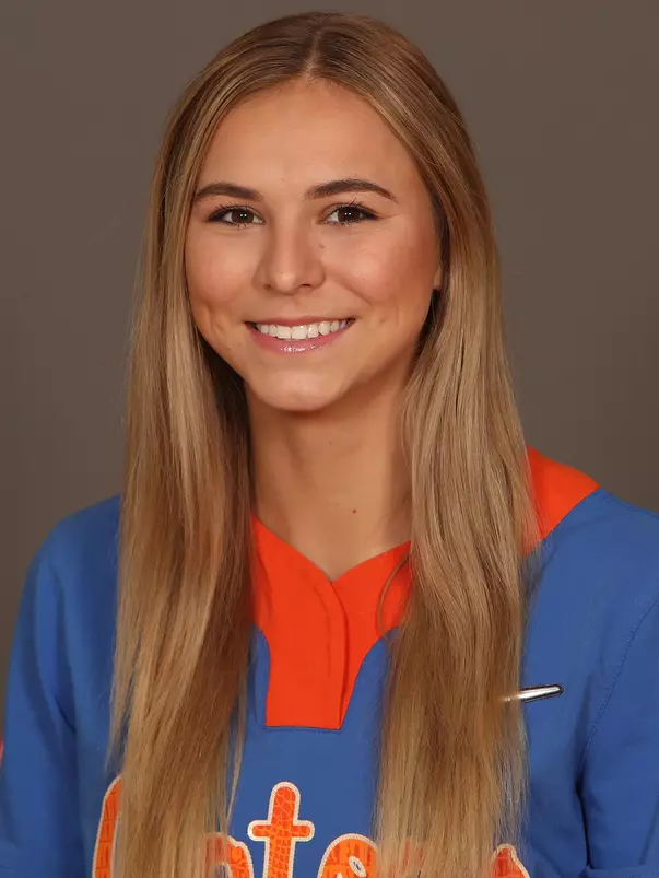 KistlerKatie_Softball_Headshot_210827_7652