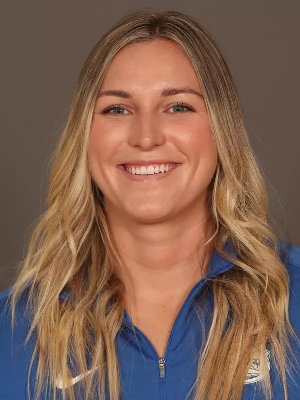 LindamanKendyl_Softball_Headshot_210827_7522