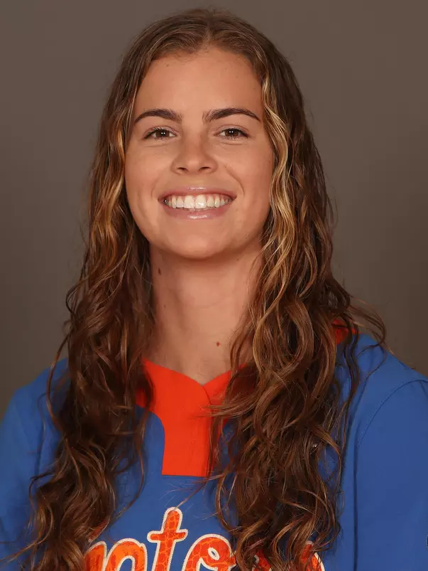 LongleySarah_Softball_Headshot_210827_7669