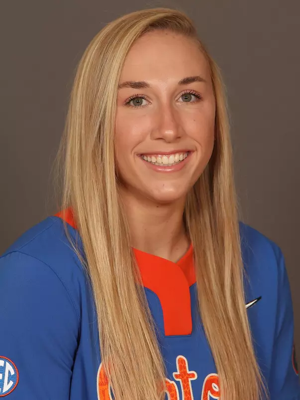 WallaceSkylar_Softball_Headshot_210827_7456