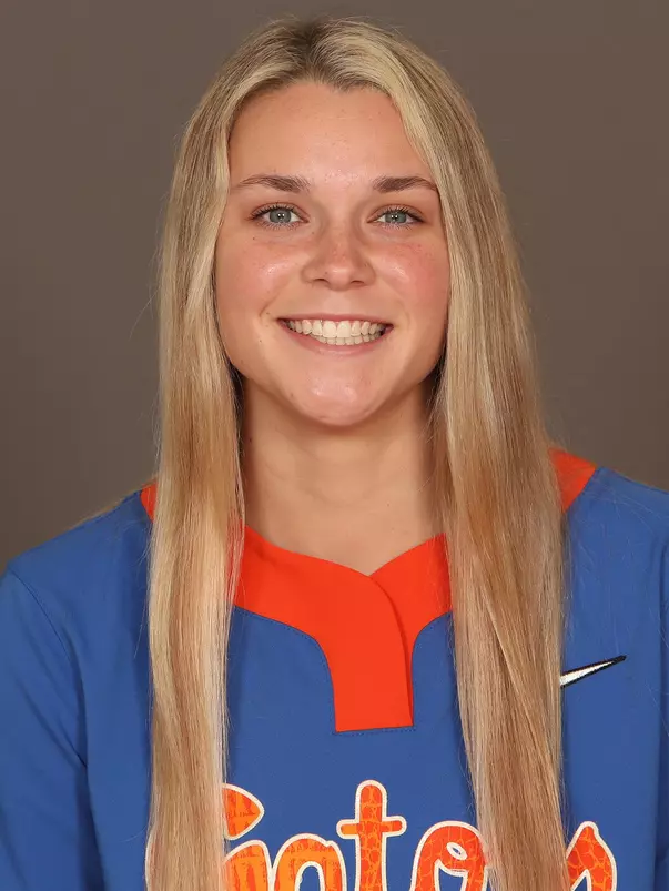 WilkieEmily_Softball_Headshot_210827_7569