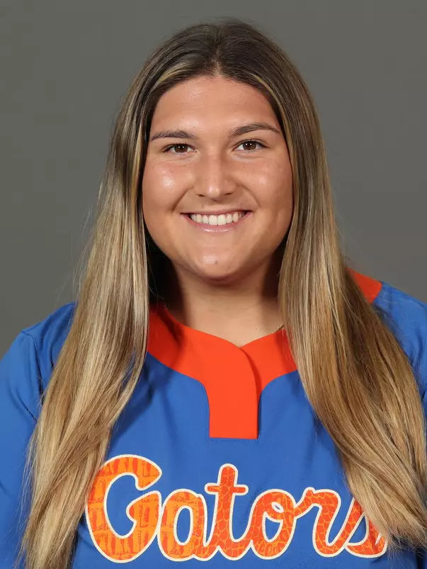 Gigante_Olivia_Softball_Headshot_220830_1275_.jpg