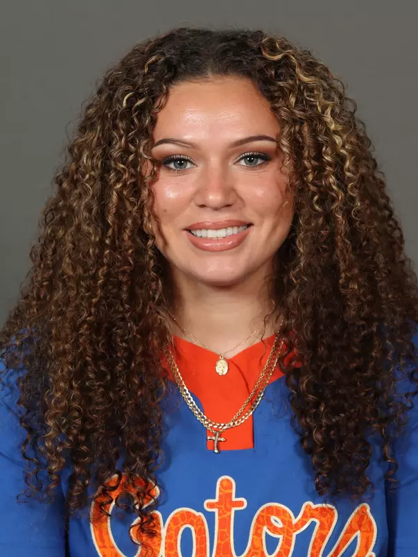Goddard_Baylee_Softball_Headshot_220830_1307_.jpg