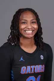 Erinykindred2023-24headshot