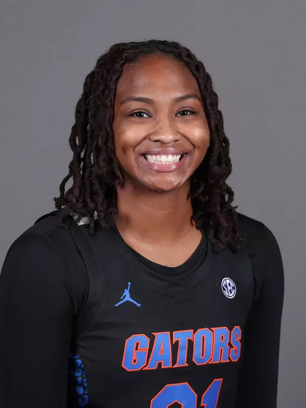 Erinykindred2023-24headshot