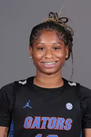 lailareynolds 23-24 headshot