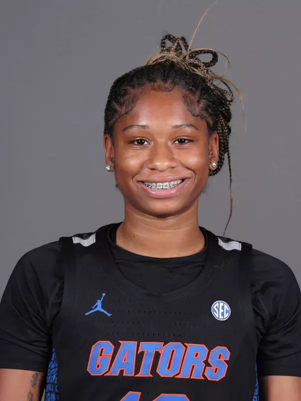 lailareynolds 23-24 headshot