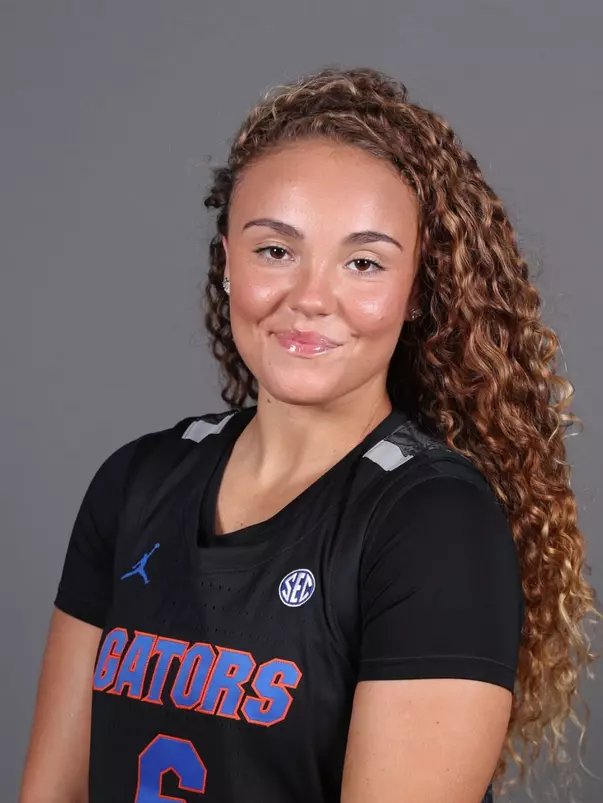 kenzasalgues 23-24 headshot