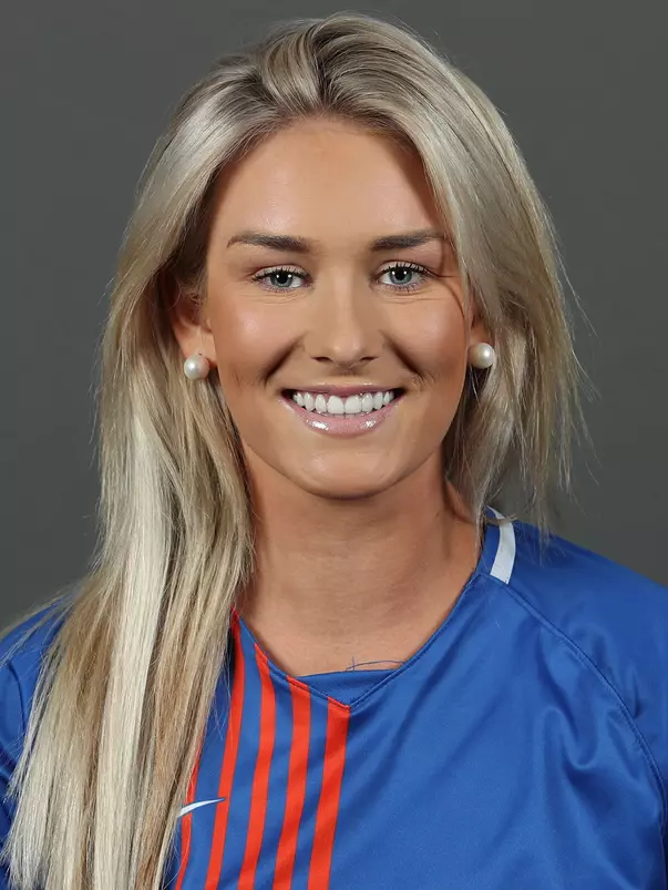 Barton_Tessa_230726_Head Shot