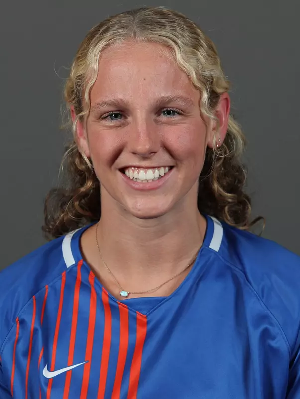 Curtis_Josie_Soccer_Headshot_230726_1684_.jpg