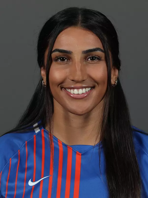 DeLeon_Anna_Soccer_Headshot_230726_1836_
