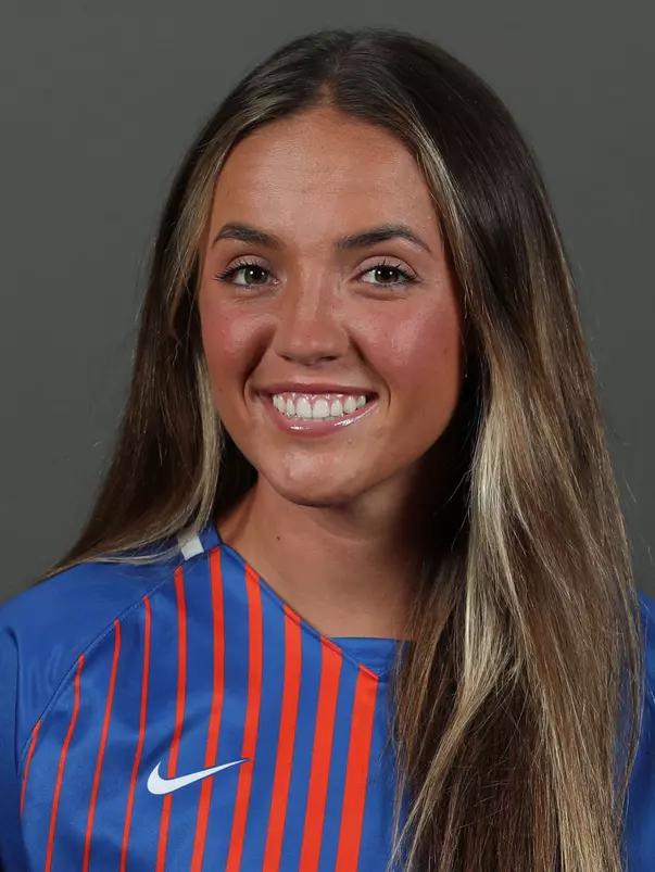 Froitzheim_Lucy_Soccer_Headshot_230727_1900_