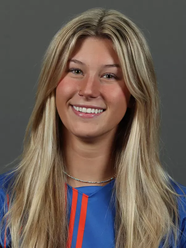 McCloskeyLauren_Soccer_Headshot_230727_1975_