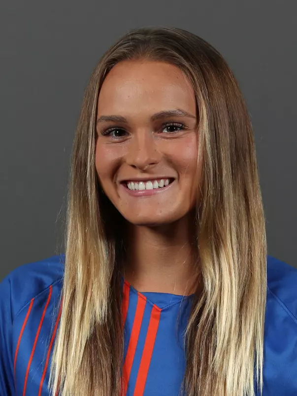 YapleEmily_Soccer_Headshot_230727_2001_