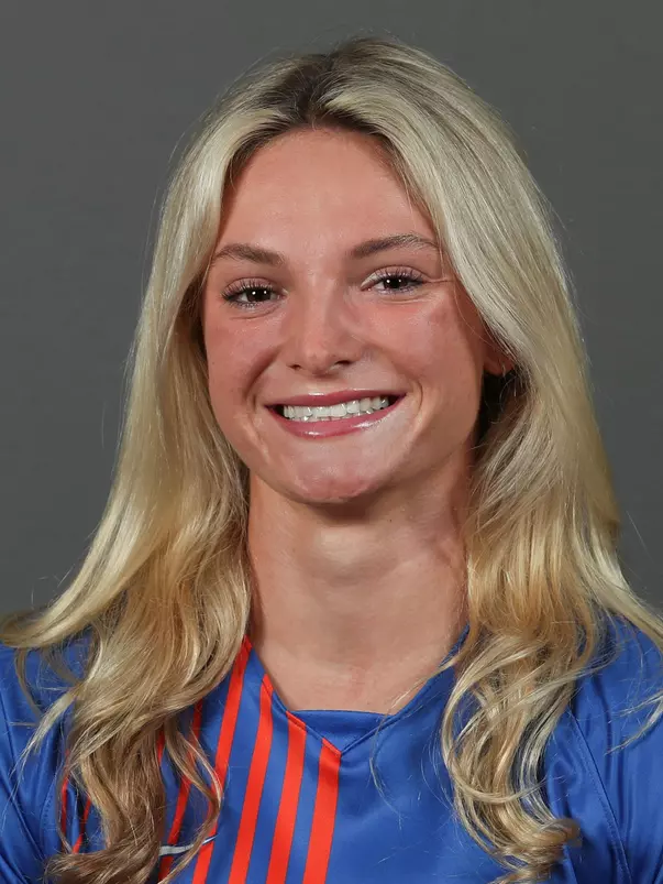 Malkin_Amelia_Soccer_Headshot_230725_1240_