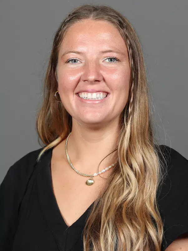 Hallie Merz (headshot)