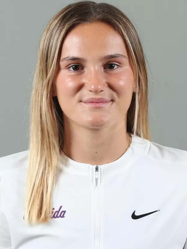 Noemie headshot 2024