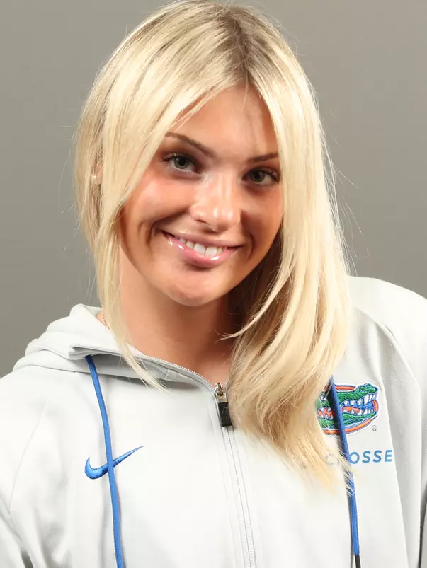 Lea Flobeck Headshot