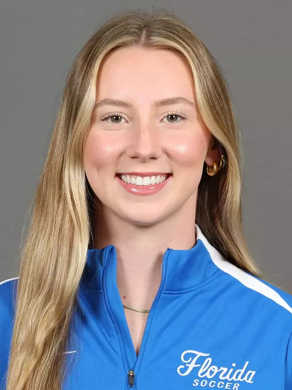 Hogan_Courtney_Soccer_Headshot_260116_8888_
