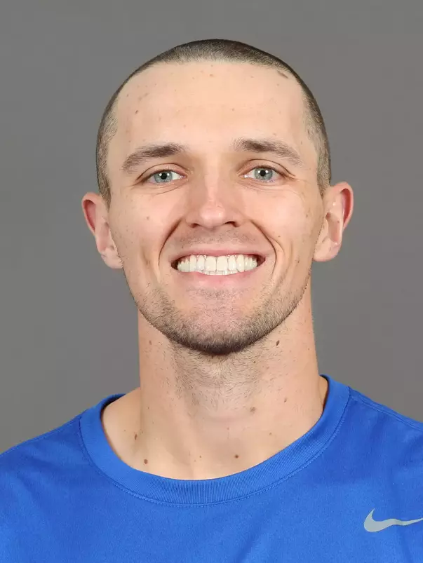 Hoffmann_Victor_Soccer_Headshot_260116_8899_